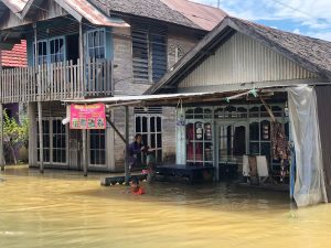 Hidup Berdampingan dengan Banjir: Pelajaran dari Warga Sungai Martapura